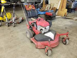 lot 8 image: Worldlawn Power Equipment 33 Gas Commercial Walk-Behind Mower