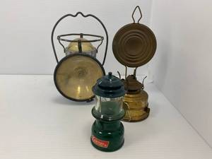 lot 17 image: Vintage Oil And Battery Operated Lamps