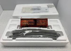 lot 44 image: Golden Gate Masterpiece Bradford Exchange Budweiser Clydesdales H.O. Gauge Train Box Car And Track