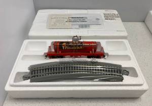 lot 45 image: Golden Gate Masterpiece Bradford Exchange Budweiser Clydesdales H.O. Gauge Train Tanker Car And Track