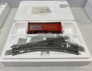 lot 48 image: Golden Gate Masterpiece Bradford Exchange Budweiser Clydesdales H.O. Gauge Train Box Car And Y Track
