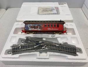 lot 49 image: Golden Gate Masterpiece Bradford Exchange Budweiser Clydesdales H.O. Gauge Train Caboose And Track