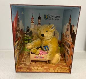 lot 60 image: Steiff Griengen - Teddybear Set
