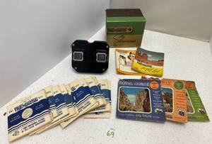 lot 69 image: Vintage View Master With Reels.