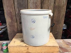lot 3 image: Red Wing 5 Gallon Small Wing Crock