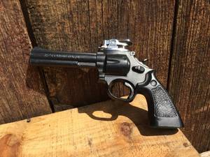 lot 7 image: Vintage 357 Combat Magnum Lighter