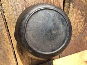 lot 15 image: BSR Red Mountain 3H Cast Iron Skillet