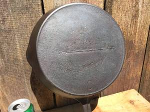 lot 17 image: Cast Iron Skillet #8