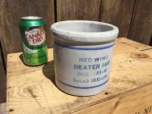 lot 19 image: Red Wing Beater Jar
