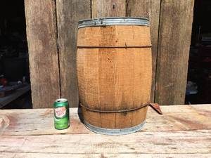 lot 20 image: Wooden BarrelNail Keg