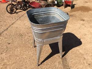 lot 42 image: Vintage Wheeling Laundry Tub & Stand