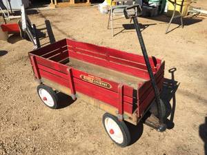 lot 44 image: Radio Flyer Town & Country Wagon