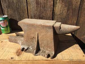 lot 47 image: Old AnvilVise Part