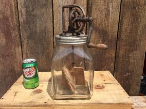 lot 52 image: Antique Dazey 4 Qt. Butter Churn