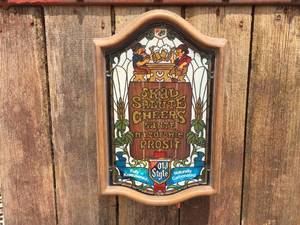 lot 56 image: Vintage Old Style Light-Up Beer Sign