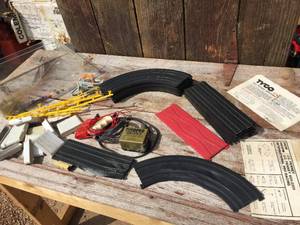 lot 78 image: Vintage TYCO Slot Car Rave Track