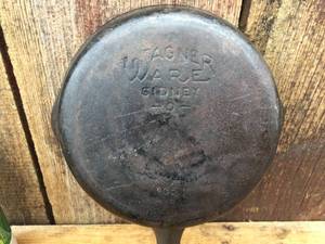 lot 102 image: Wagner Ware #3 Cast Iron Skillet