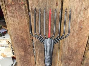 lot 117 image: Vintage Fishing Spear - Purposefully Made