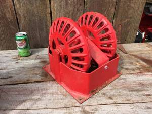 lot 118 image: Vintage Cast Iron Durbin-Durco Inc. Hog Oiler