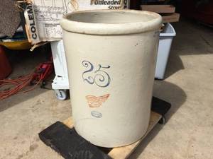 lot 119 image: Red Wing 25 Gallon Crock