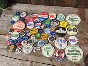 lot 121 image: Vintage Political Buttons
