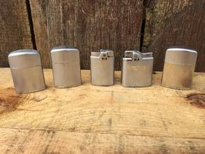 lot 123 image: Vintage 5 Ronson Pocket Lighters