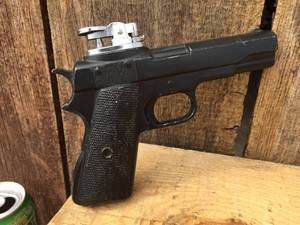 lot 124 image: Pistol Type Table Lighter