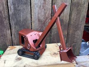 lot 135 image: Vintage Structo Excavating Scoop Shovel