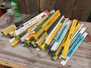 lot 138 image: Group Vintage Automotive Wiper Blades - Refills