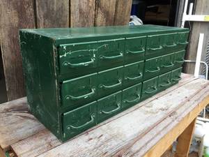 lot 139 image: Vintage Equipto 18 Drawers Organizer Cabinet