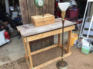 lot 144 image: Vintage Floor Lamp & Clock