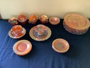 lot 9 image: Vintage Carnival Glass