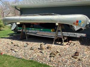 lot 2 image: Alumacraft Canoe