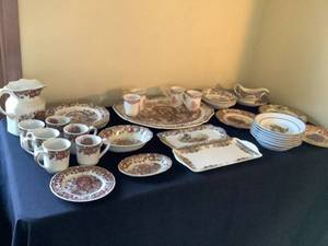 lot 51 image: Thanksgiving Serving Lot