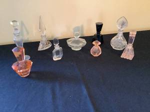 lot 64 image: AntiqueVintage Perfume Bottles