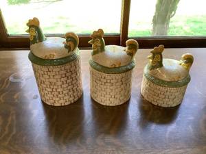 lot 18 image: Vintage Chicken Canisters