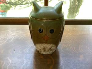 lot 19 image: Owl Cookie Jar