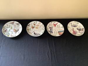 lot 25 image: Better Homes and Gardens Plates