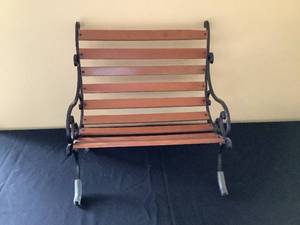 lot 28 image: Childrens Bench
