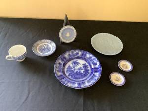 lot 33 image: Living Blue Historical
