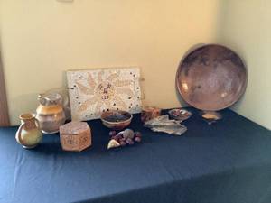 lot 41 image: Home Dcor Pottery