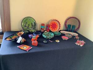 lot 47 image: Mexican Themed Dcor