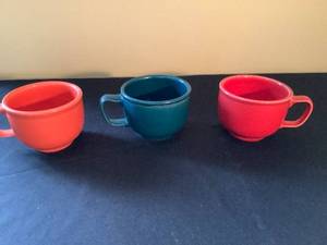 lot 113 image: Homer Laughlin Mugs