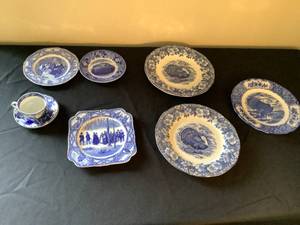 lot 91 image: Blue and White Thanksgiving Plates