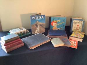 lot 94 image: AntiqueVintage Collection Books