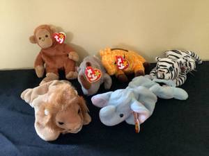 lot 184 image: Beanie Babies 10