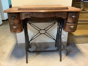 lot 187 image: Sewing Machine Table