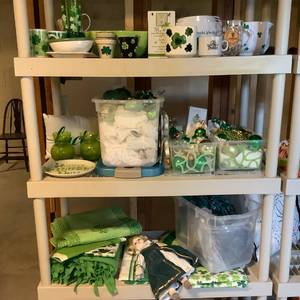 lot 188 image: St. Patricks Day Dcor