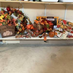 lot 190 image: Thanksgiving Dcor