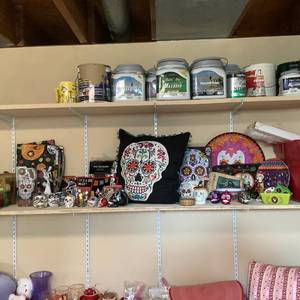 lot 192 image: Sugar Skull Dcor